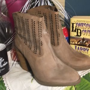 New Coolway 9 Tan Heeled Booties